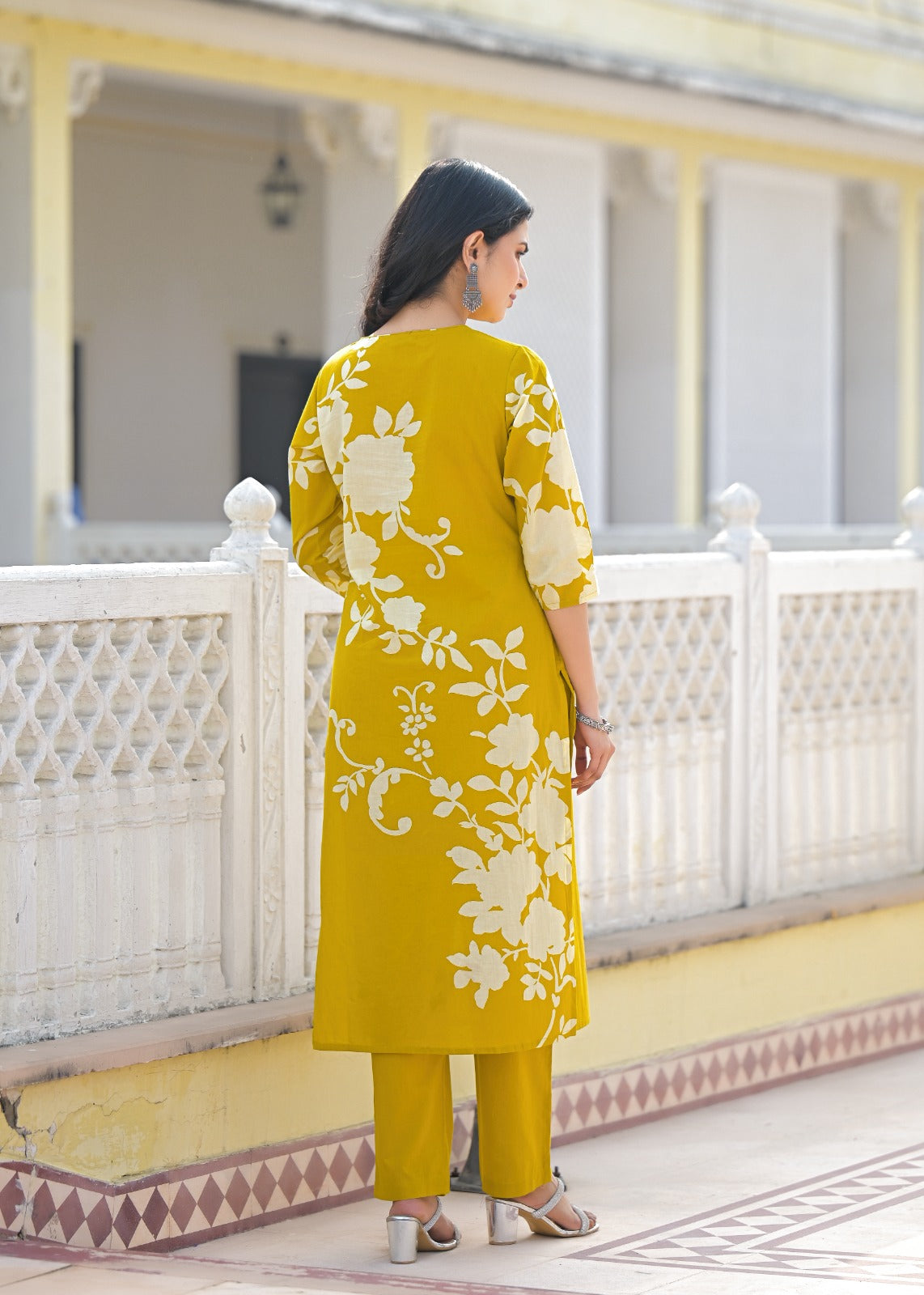 Ashi-Mustard v neck kurta set
