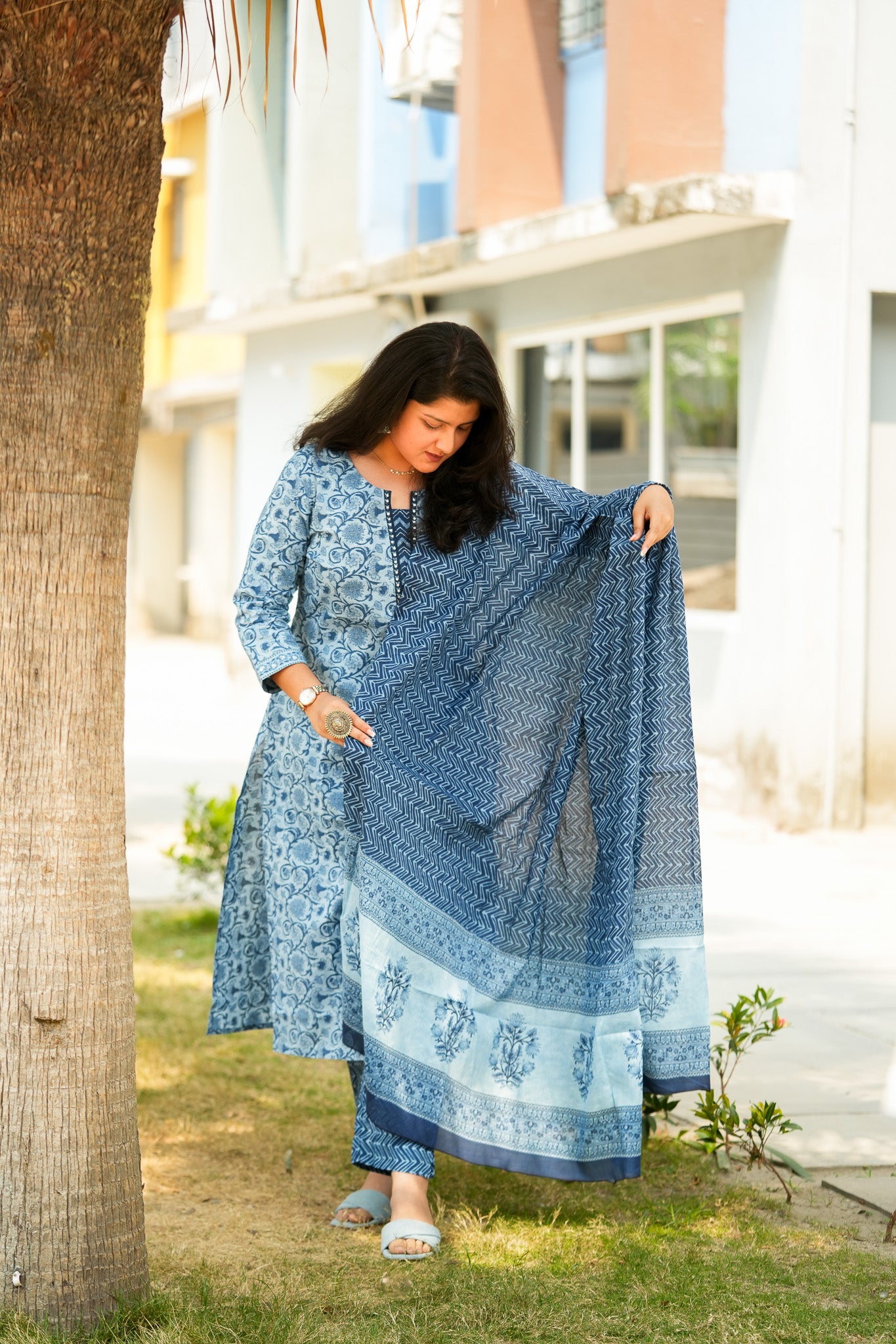 ADAVA- INDIGO BLUE KURTA SET WITH DUPATTA
