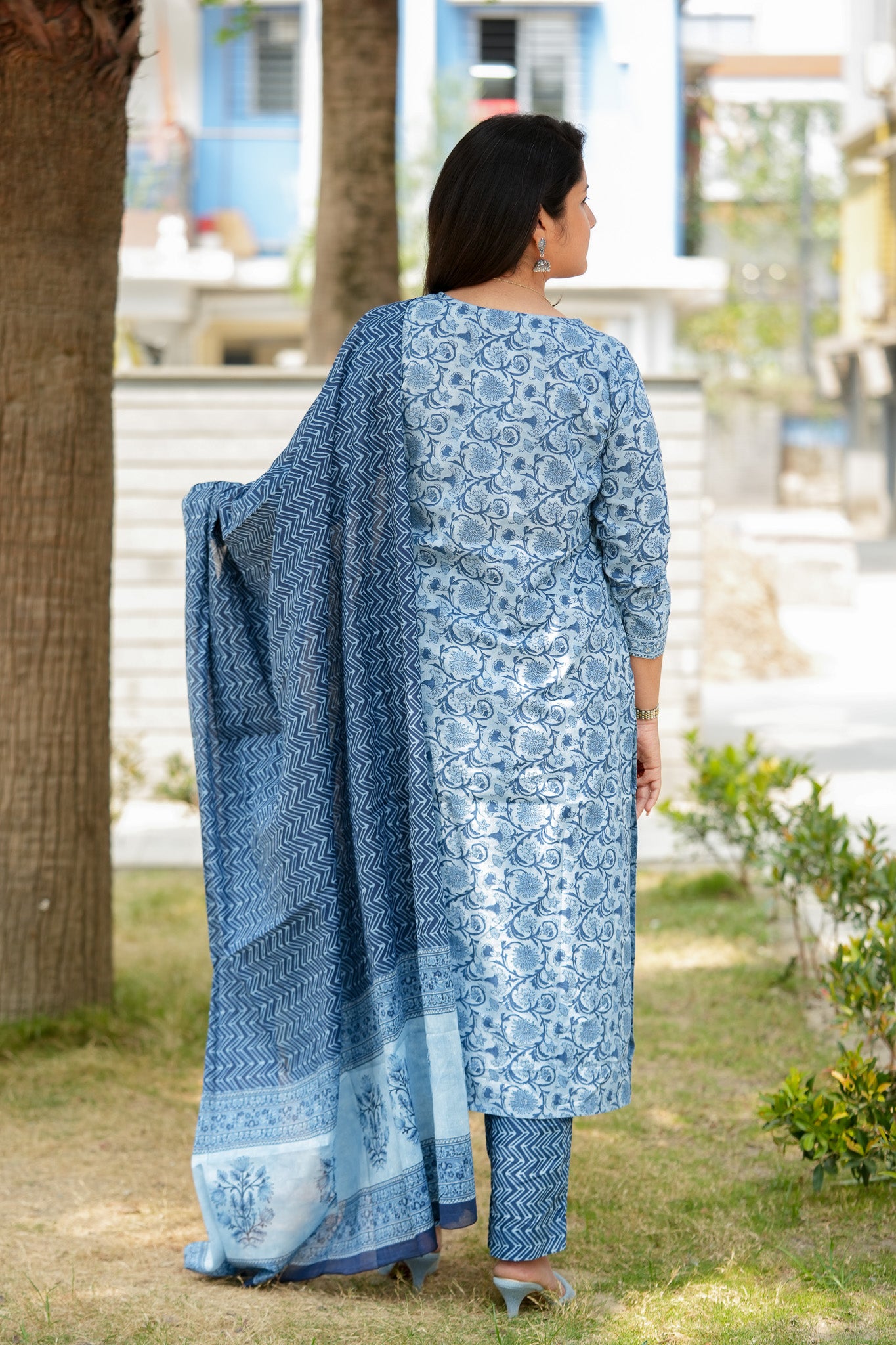 ADAVA- INDIGO BLUE KURTA SET WITH DUPATTA