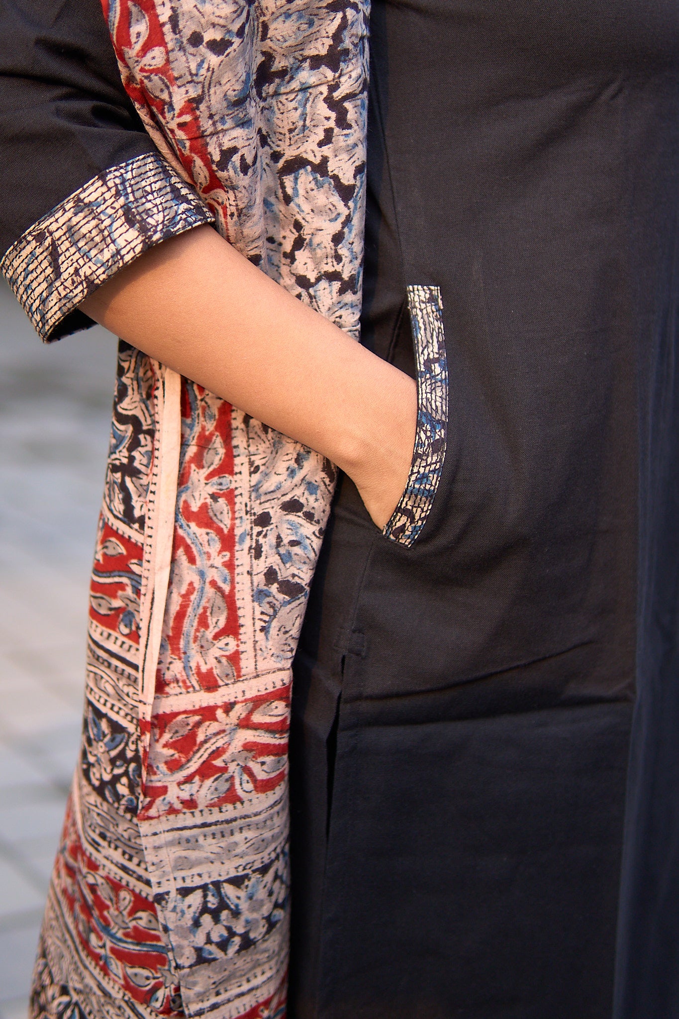 Arohi- Black cotton flex kurta set with kalamkari dupatta