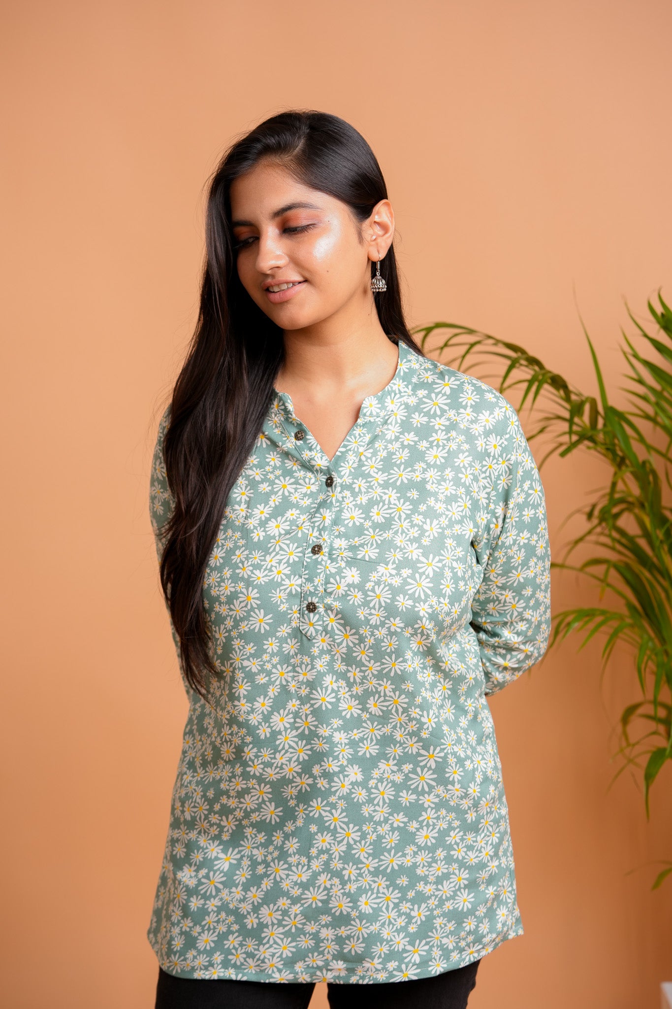 PRAKRITI-GREEN RAYON TUNIC WITH WHITE DAISIES