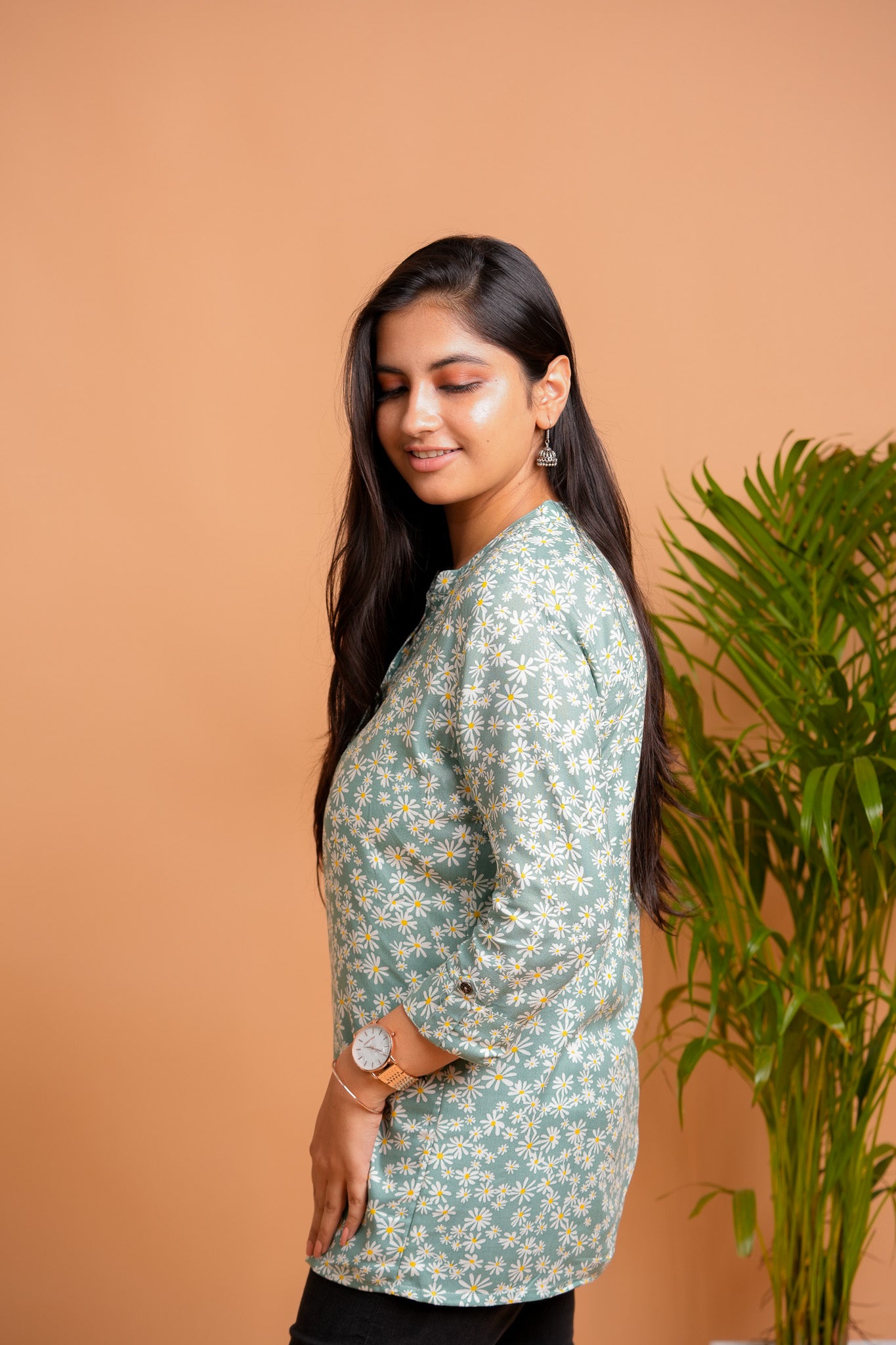 PRAKRITI-GREEN RAYON TUNIC WITH WHITE DAISIES