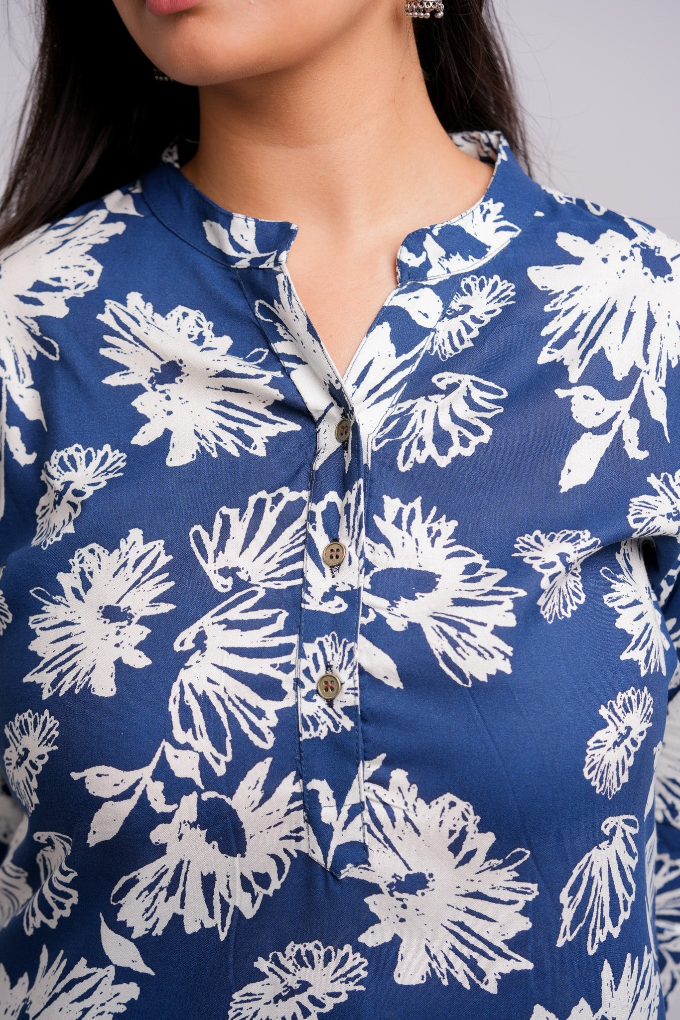 LUMI- NAVY AND WHITE CO-ORD SET