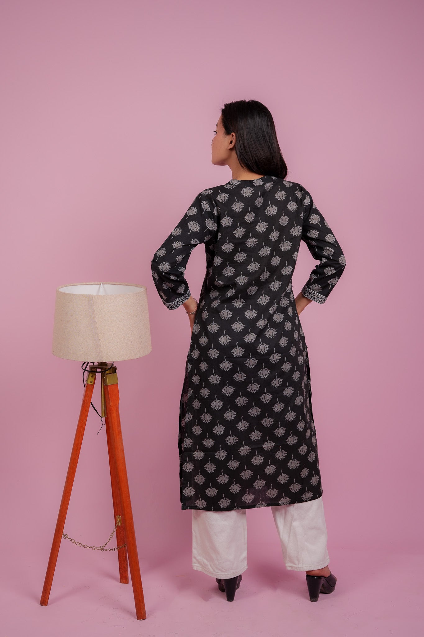 Kaahini-Black with white booti straight cotton kurta