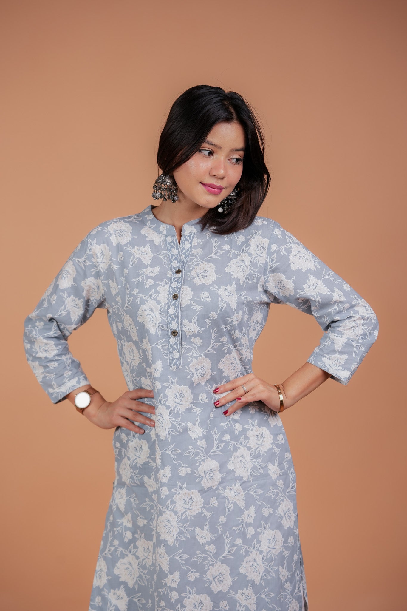 Kaalika-Grey with white flower print kurta