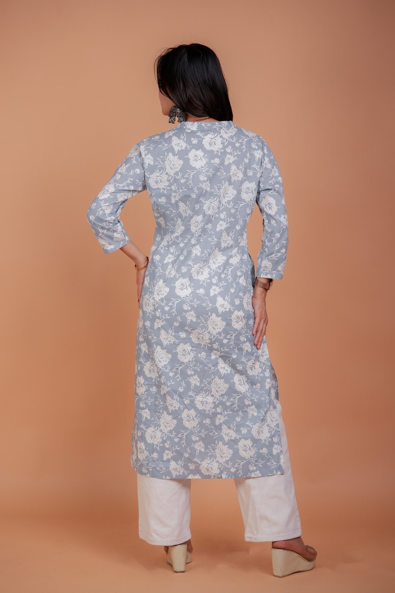 Kaalika-Grey with white flower print kurta