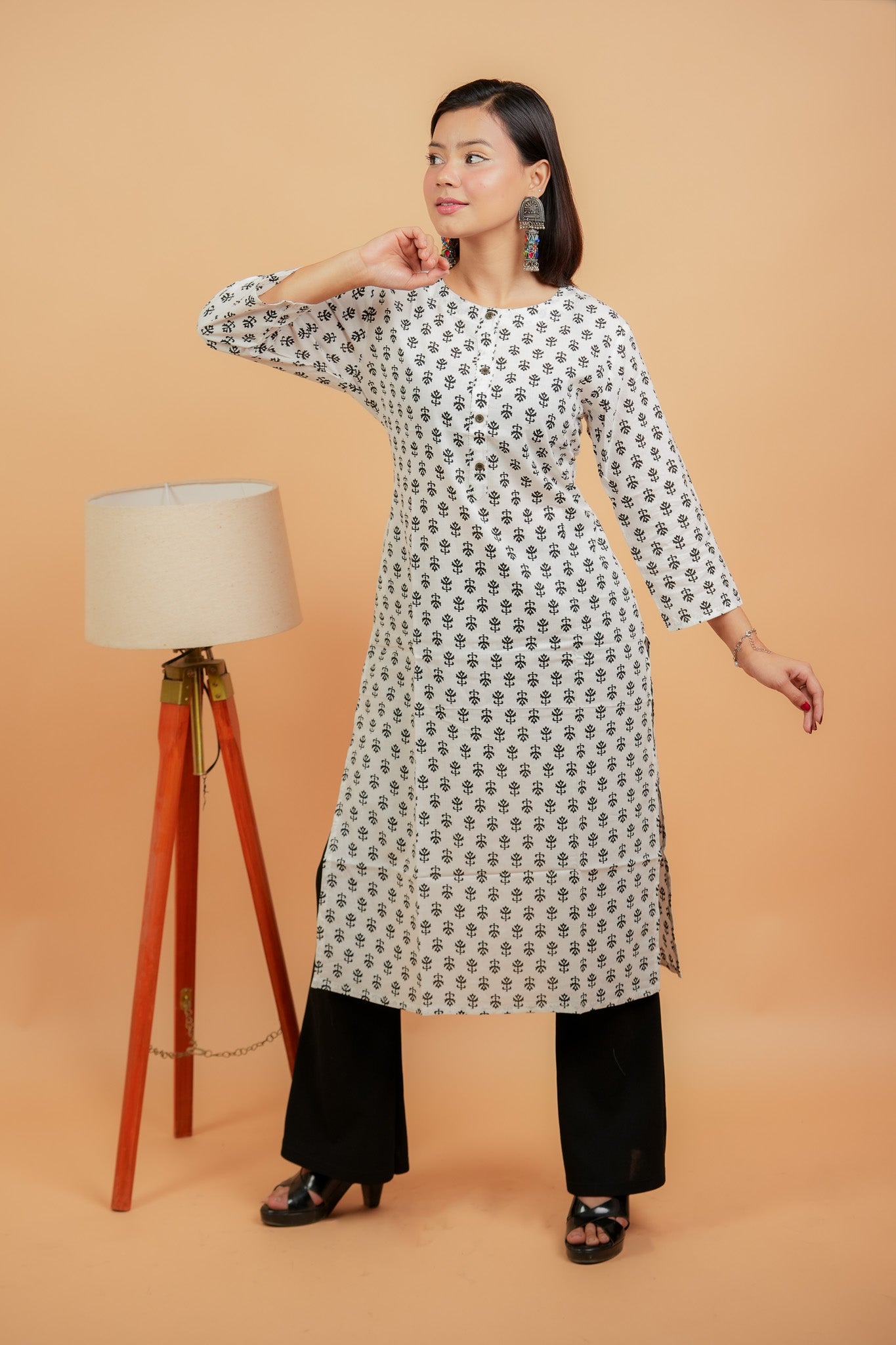 Kashi-White with small black butti cotton kurta