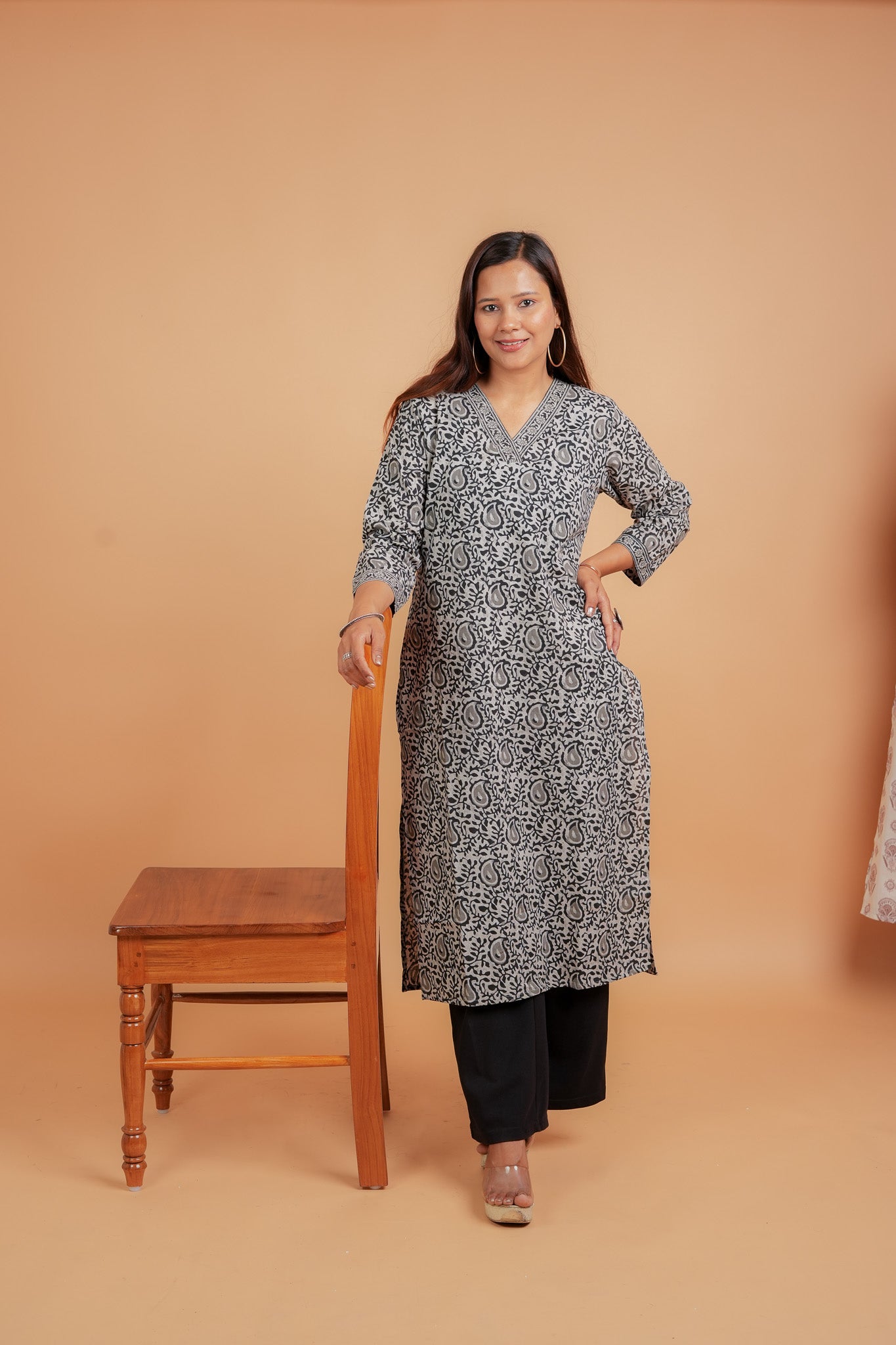 KASHMIRA- BLACK AND GREY COTTON BOTANICAL PRINT KURTA