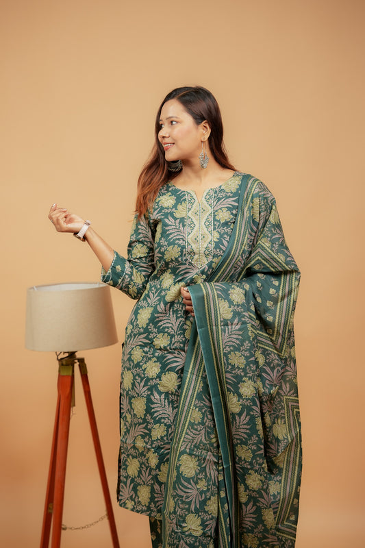 Aaliya-Dark green cotton kurta set with mul dupatta