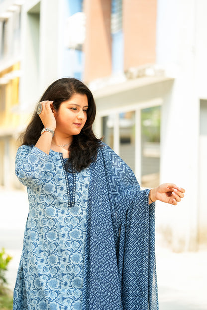 ADAVA- INDIGO BLUE KURTA SET WITH DUPATTA