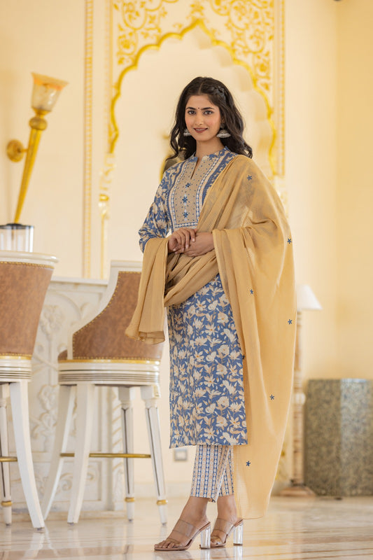 Ahilya-Powder blue floral kurta set with neck embriodery