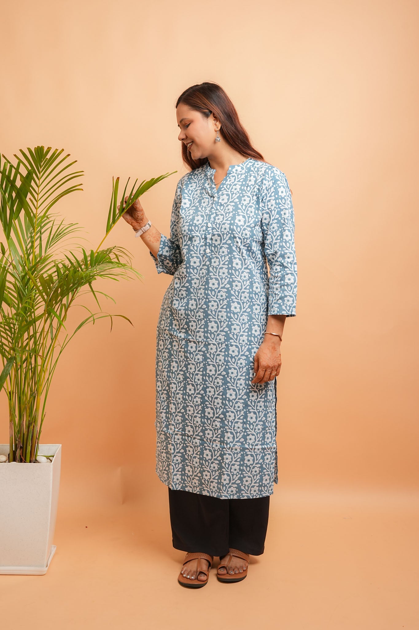 KASTURI- GREY COTTON FLEX STRAIGHT KURTA