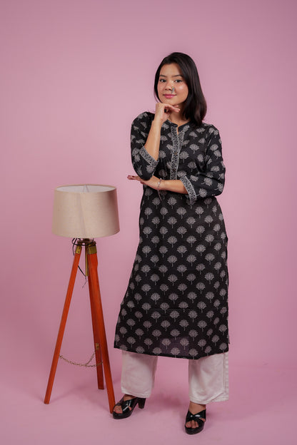 Kaahini-Black with white booti straight cotton kurta