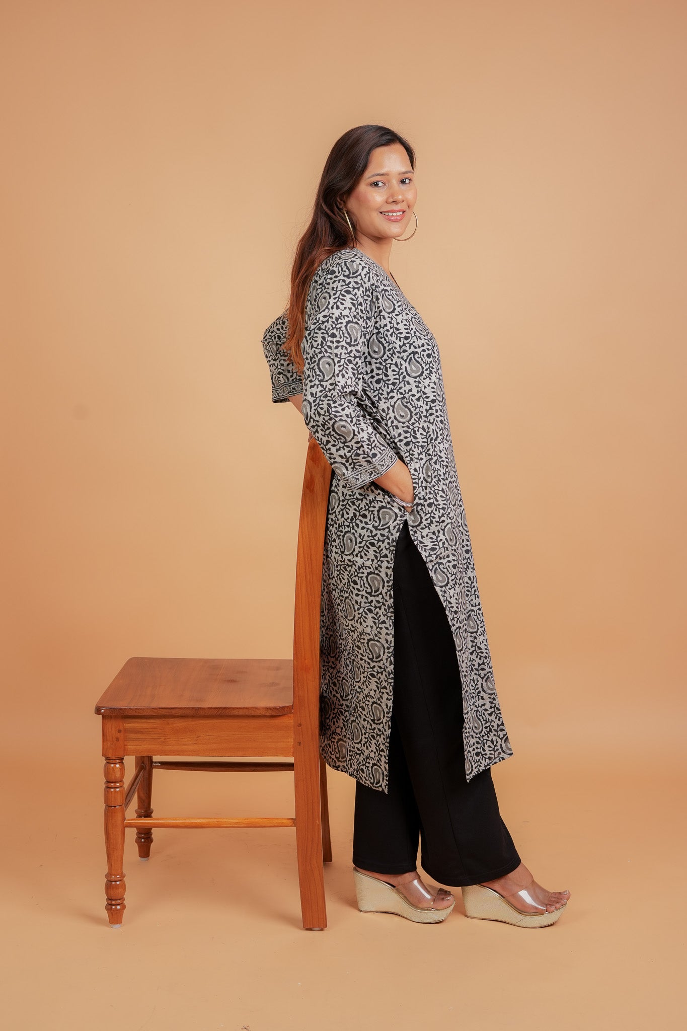 KASHMIRA- BLACK AND GREY COTTON BOTANICAL PRINT KURTA