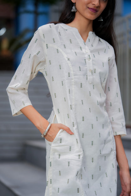 LARYA - HANDLOOM WHITE AND GREEN KURTA PANT