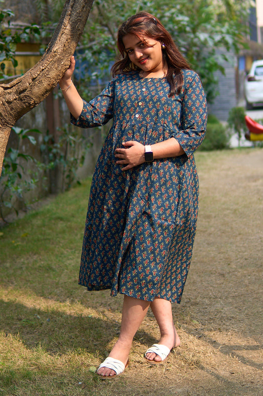 Maanvi-Navy and red booti maternity and nursing kurta